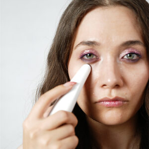 Glow Eye by Valor red light eye massager